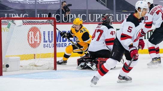 Kapanen 'didn't miss a beat' in return to lineup taken at PPG Paints Arena (Penguins)